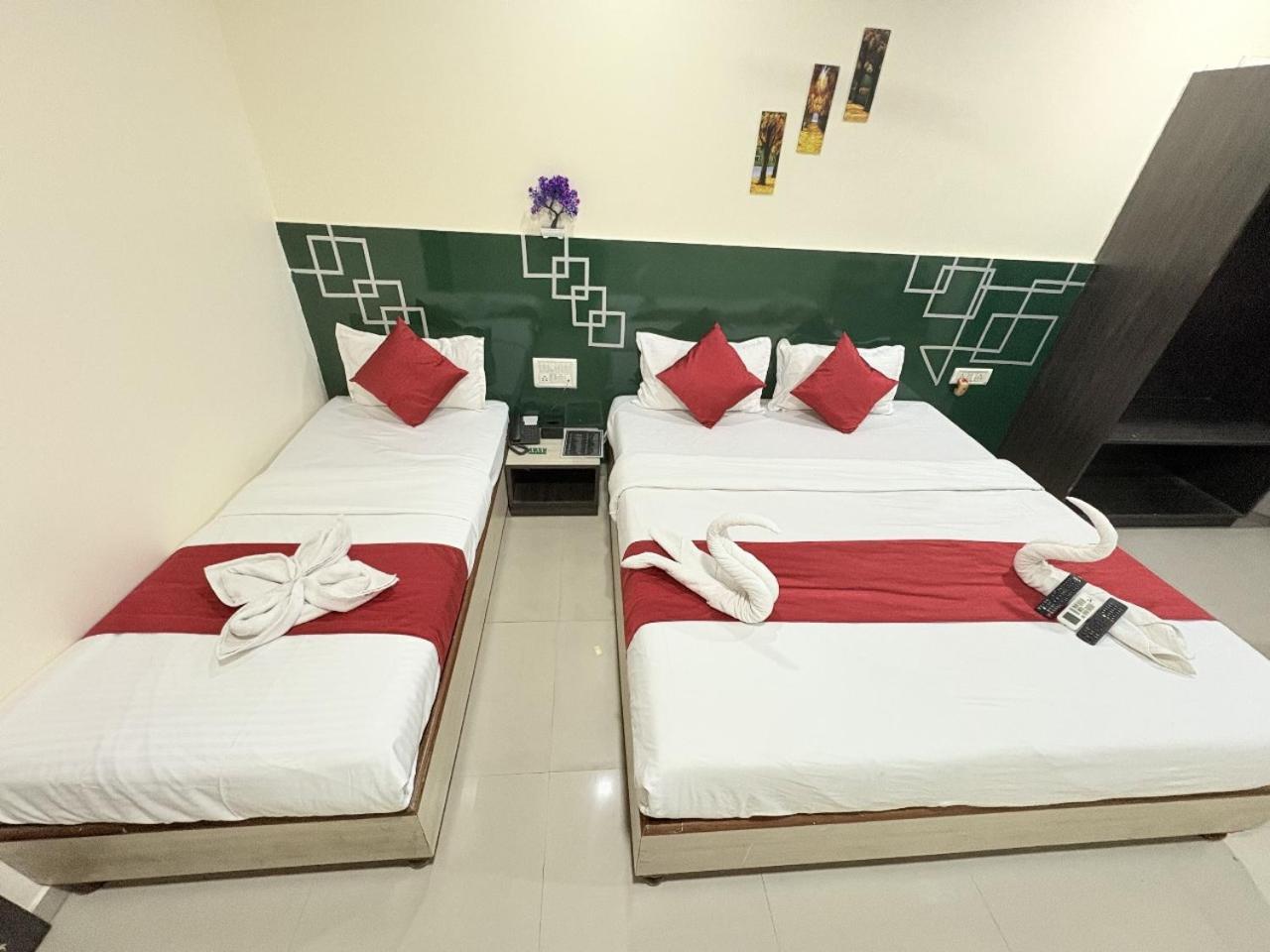Hotel Kailash Park- Near International Airport Mumbai Eksteriør bilde
