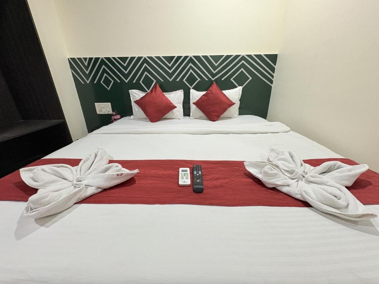 Hotel Kailash Park- Near International Airport Mumbai Eksteriør bilde
